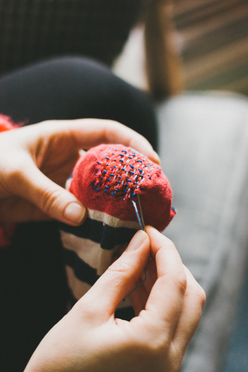 consciousbychloe-zero-waste-repair-sock-darning-the-far-woods-3