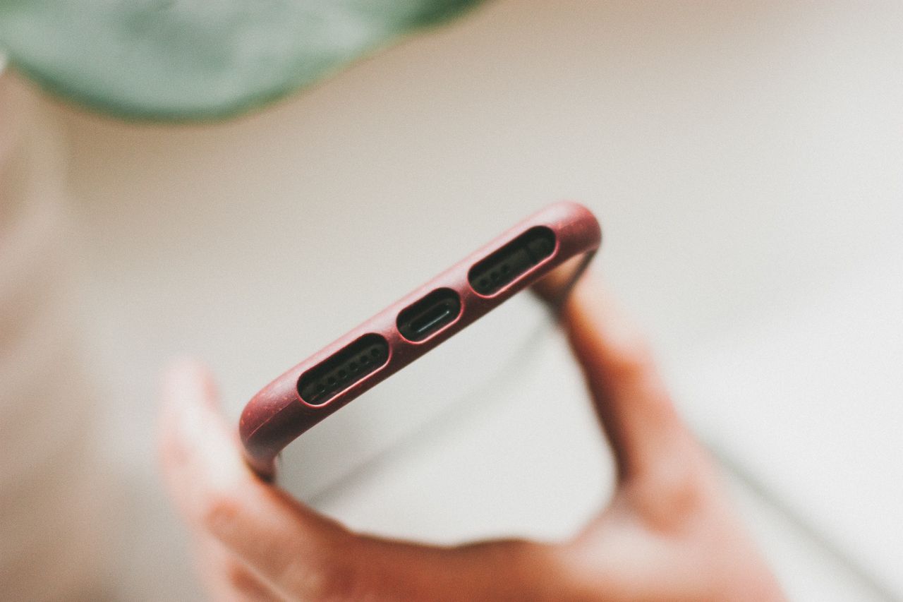 Pela Case's Compostable, Biodegradable, Non Plastic & Non Toxic Phone Case Review by Conscious by Chloé