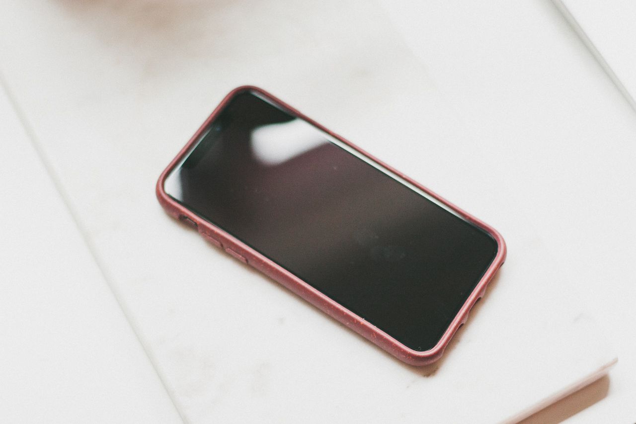 Pela Case's Compostable, Non Plastic & Non Toxic Phone Case Review Pela Case's Compostable, Non Plastic & Non Toxic Phone Case Review