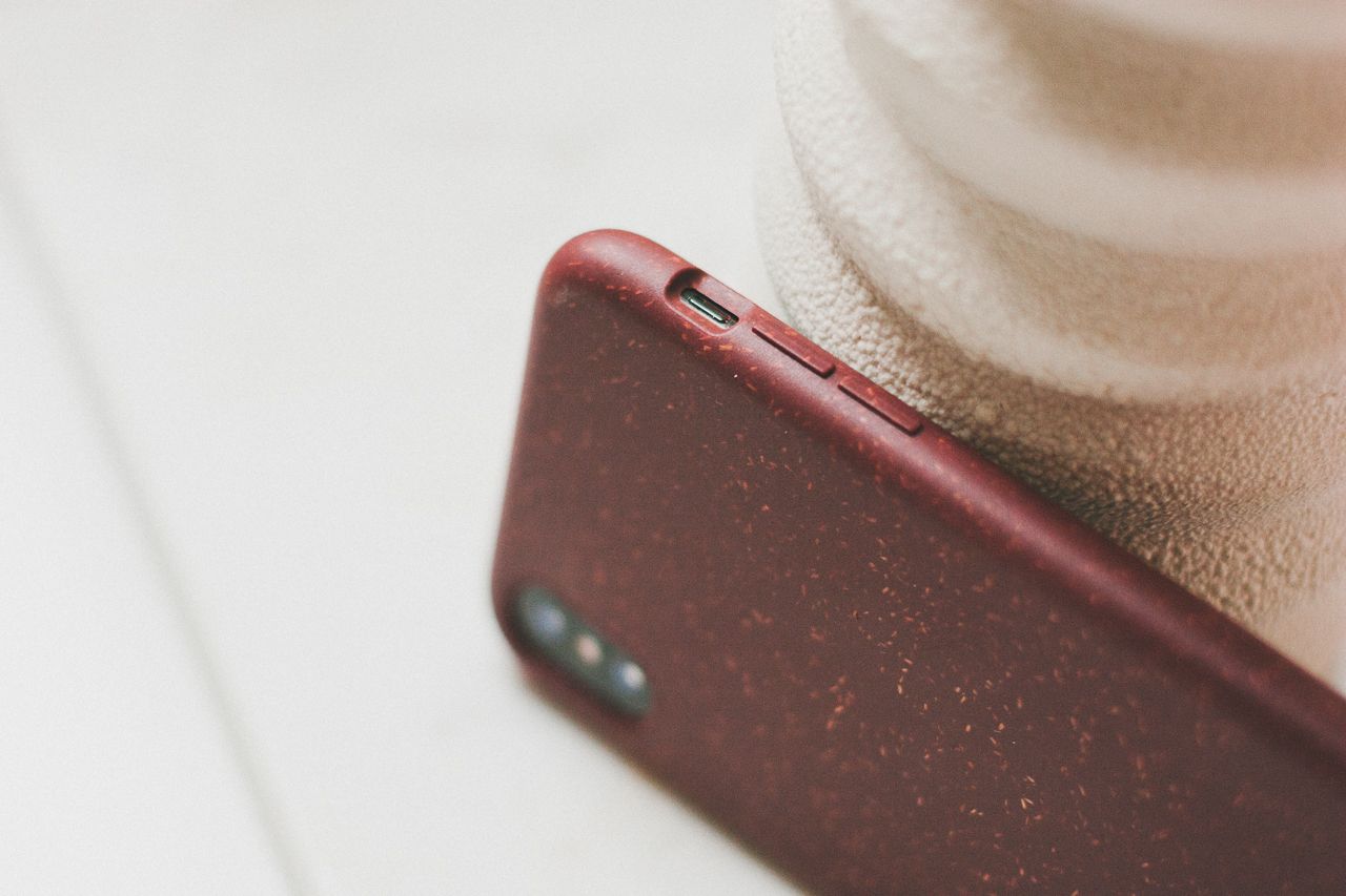 Pela Case's Compostable, Non Plastic & Non Toxic Phone Case Review Pela Case's Compostable, Non Plastic & Non Toxic Phone Case Review