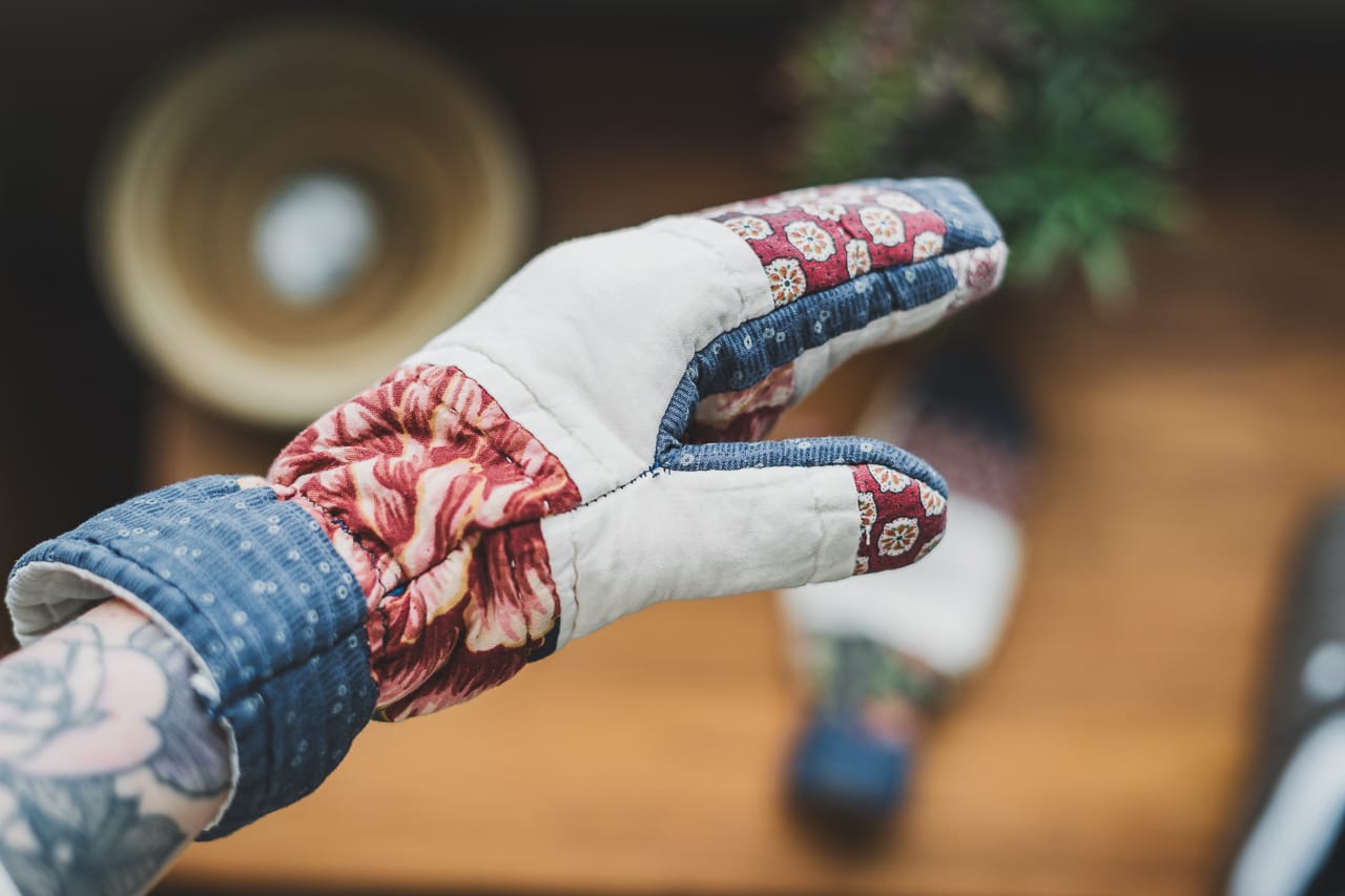 Upcycled Quilt Mittens with Elastic Wrist DIY
