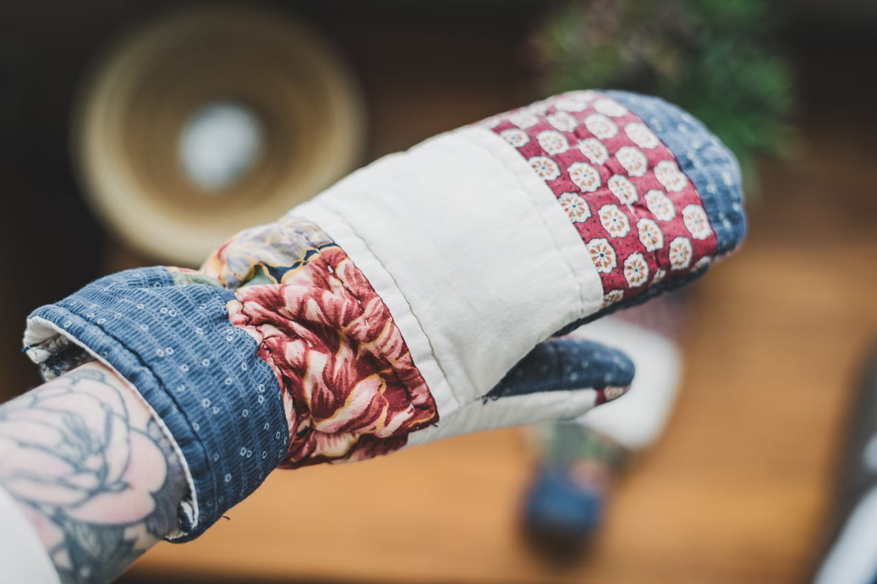Upcycled Quilt Mittens with Elastic Wrist DIY